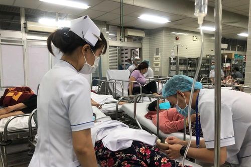 Cận cảnh đêm trắng cấp cứu bệnh nhân ngày Tết