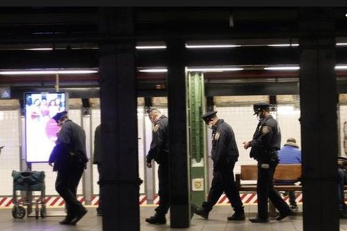 Cảnh sát New York đông nghịt ga tàu điện ngầm sau vụ đâm hàng loạt, 2 người chết