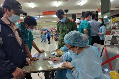 Biểu hiện lạ của chùm ca bệnh mắc COVID-19 ở Tân Sơn Nhất