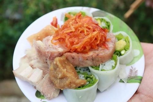 Bánh ướt cuốn tôm chua- nét đặc trưng của ẩm thực xứ Huế