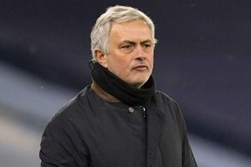 Mourinho mỉa mai Man City được thiên vị