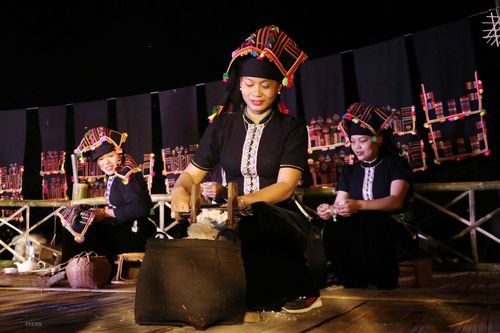 Đặc sắc lễ hội Hạn Khuống của người Thái đen ở Than Uyên