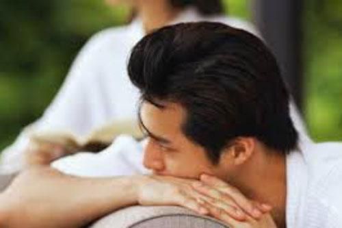 Tối mùng Một Tết, một vị khách đặc biệt xuất hiện và phản ứng của vợ khiến tôi 'đứng hình'