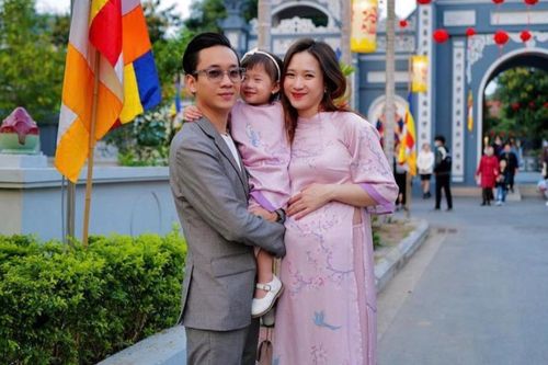 Đang mang bầu con thứ hai, bà xã JustaTee vẫn tự tin khoe nhan sắc đỉnh cao dịp Tết