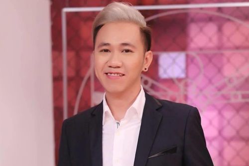 Anh Đức công khai bạn gái cùng hội bạn thân, Trấn Thành, Khả Như 'mừng rơi nước mắt'