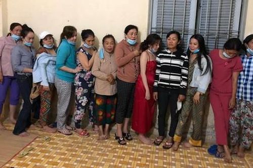 Phá sòng bạc 'quý bà' ngày Tết, thu hơn 200 triệu đồng