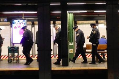 Tấn công đâm dao ở tàu điện ngầm New York, 2 người thiệt mạng