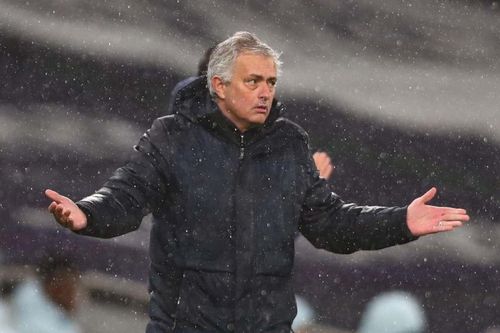 Tottenham thua thảm, HLV Mourinho nói Man City không xứng đáng hưởng phạt đền