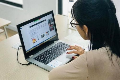 Học sinh TP HCM tiếp tục nghỉ học đến hết ngày 28/2, học trên internet