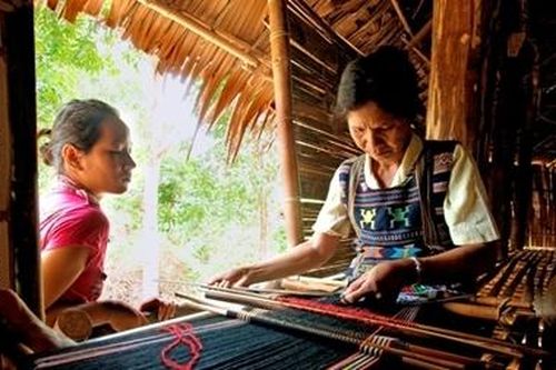 Đường về bản người Mạ