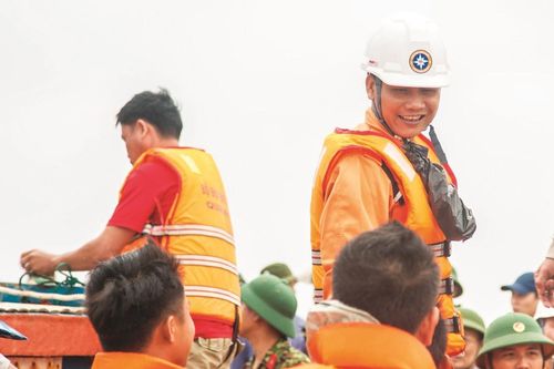 'Người hùng' giữa biển khơi