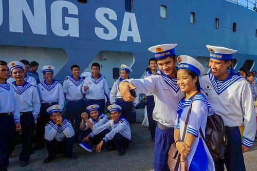 'Cô gái Trường Sa' bảy năm viết thư cho lính biển