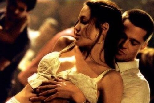 Trang phục của Brad Pitt và Angelina Jolie từ phim đến ngoài đời