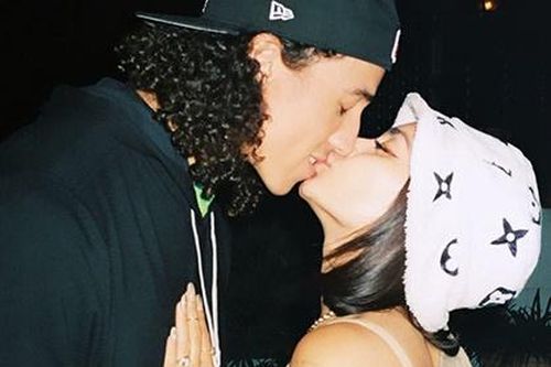 Vanessa Hudgens công khai yêu cầu thủ bóng chày