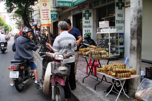 Những tiệm giò chả nổi tiếng khu Ông Tạ