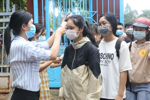 Học sinh ở Đắk Lắk trở lại trường ngày 17/2