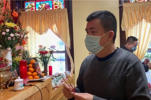 Nghệ sĩ ở Mỹ làm lễ cúng 49 ngày mất của Vân Quang Long