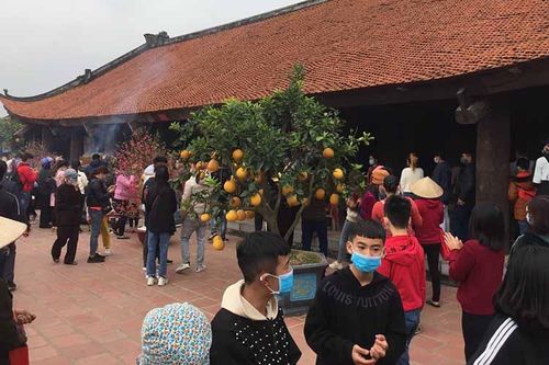 Hàng nghìn du khách đổ về chùa Keo, địa phương căng sức bảo đảm an toàn dịch bệnh
