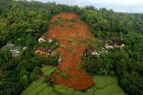 Lở đất tại Indonesia, ít nhất 4 người thiệt mạng