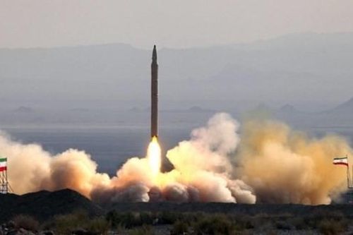 Quân đội Iran thử nghiệm tên lửa thông minh có tầm bắn 300km
