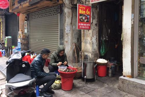 Hàng loạt hàng bún riêu 'một năm mở cửa một tuần': Giá đắt mấy cũng tặc lưỡi cho qua!