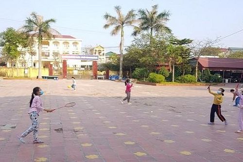 Cận cảnh 24 giờ của học sinh tiểu học trong khu cách ly ở Hải Dương
