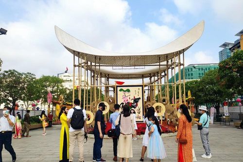 Đường hoa Nguyễn Huệ được đánh giá cao, mở cửa thêm 1 ngày