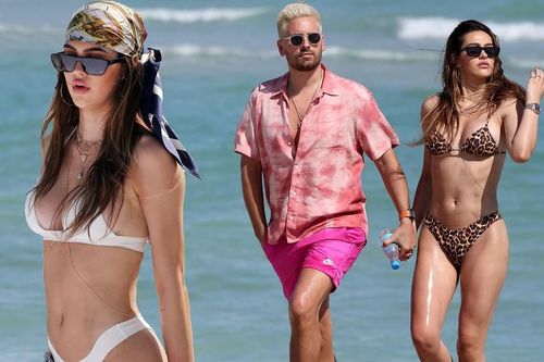 Cô gái 19 tuổi Amelia Hamlin gợi cảm đầy sức sống với bikini ở biển