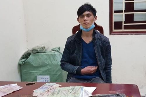 Đánh nhân viên cây xăng, cướp tiền chiều 30 Tết