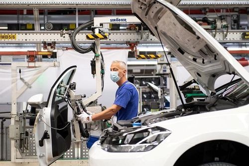 Các hãng ô tô toàn cầu có thể mất 61 tỷ USD do thiếu hụt chất bán dẫn