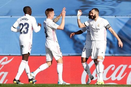 Benzema ghi tuyệt phẩm, Real Madrid đua gắt với Barca