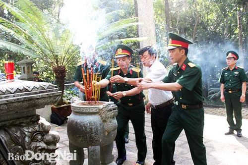 Xuân về trên chiến khu…