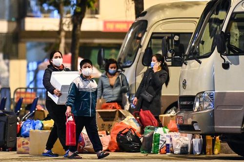 Quyết liệt phòng dịch nhưng không gây khó cho người dân trở lại Hà Nội sau Tết