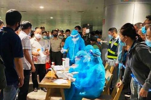 Hành khách từ một số vùng đến thành phố Hồ Chí Minh phải xét nghiệm Covid-19