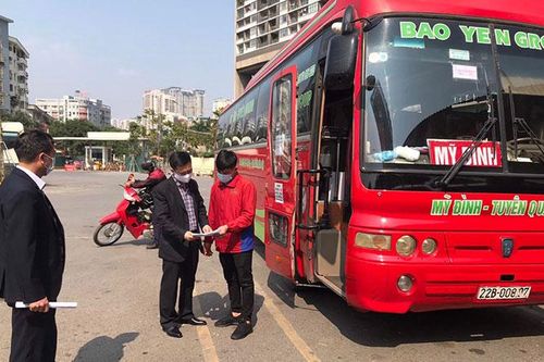 Kiểm tra thông tin hành khách trở lại Hà Nội sau Tết