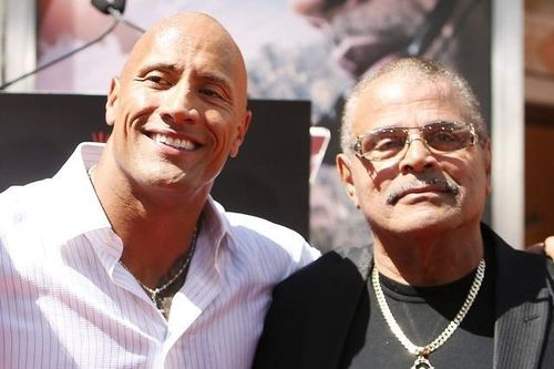 Cha The Rock từng ngăn cản con trai làm đô vật