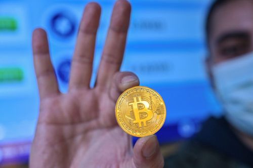 Giá Bitcoin lần đầu vượt mốc 50.000 USD