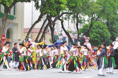 Sắc màu văn hóa Việt trong không gian đi bộ Hồ Gươm