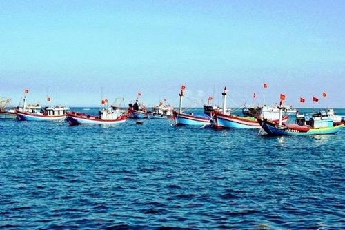Gió mạnh giật cấp 8 đe dọa an toàn tàu thuyền trên biển