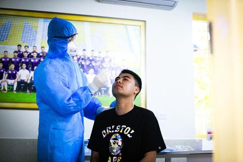 Hà Nội FC hội quân sau nghỉ Tết, Đức Huy từ Hải Dương và đồng đội được lấy mẫu xét nghiệm Covid-19