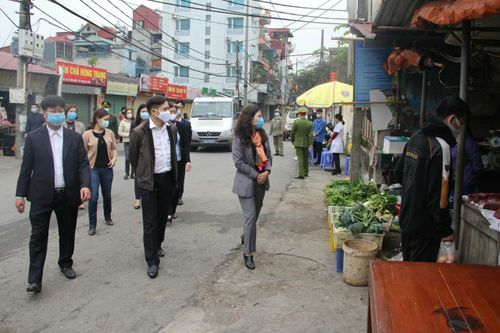 Quận Bắc Từ Liêm đồng loạt ra quân kiểm tra, tuyên truyền người dân phòng chống dịch Covid-19