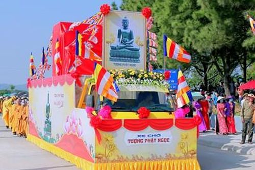 Lễ rước tượng Phật ngọc chùa Quỳnh Lâm