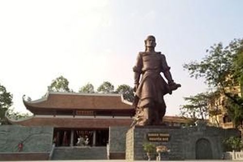 Thường trực Thành ủy Hà Nội dâng hương tưởng nhớ Quang Trung - Nguyễn Huệ
