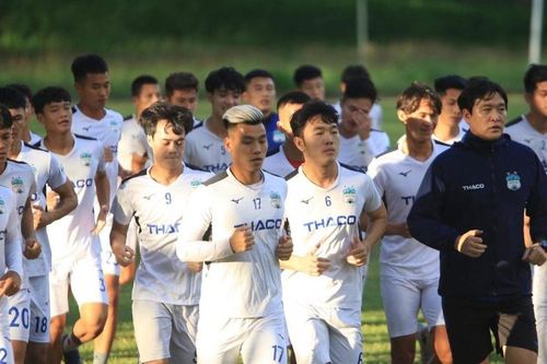 Các cầu thủ HAGL bắt buộc phải cách ly 3 ngày để xét nghiệm Covid-19