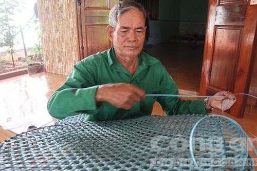 Người 'may áo' cho những bộ chiêng quý