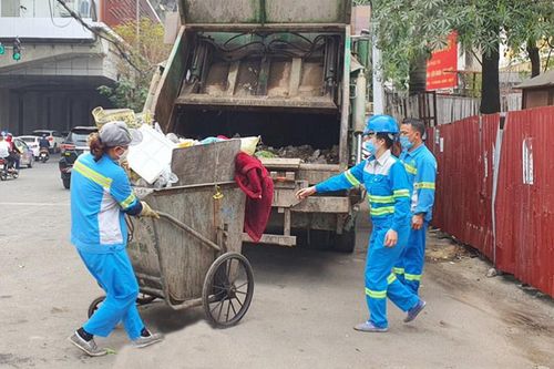 Tết... ''bám đường'' để Thủ đô sạch đẹp