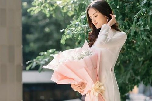 Hoa khôi Ngoại thương khoe ảnh kỷ yếu trong trẻo, tinh khôi