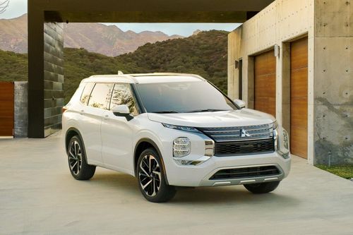 Mitsubishi Outlander 2021 được ra mắt, giá từ 26.990 USD