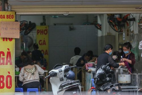 Hàng quán ở Hà Nội nơi chấp hành, chỗ lơ là phòng dịch
