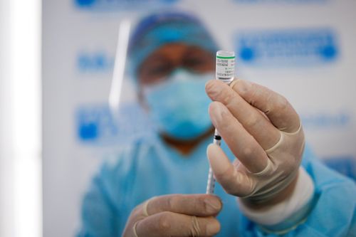 Quan chức Peru lén tiêm vaccine Covid-19 của Trung Quốc